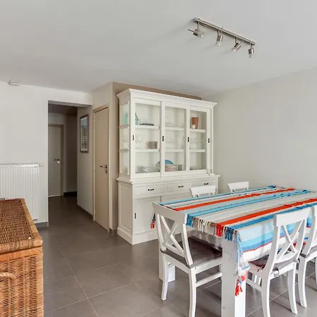 Apartment Chat, Dazur 0202 *